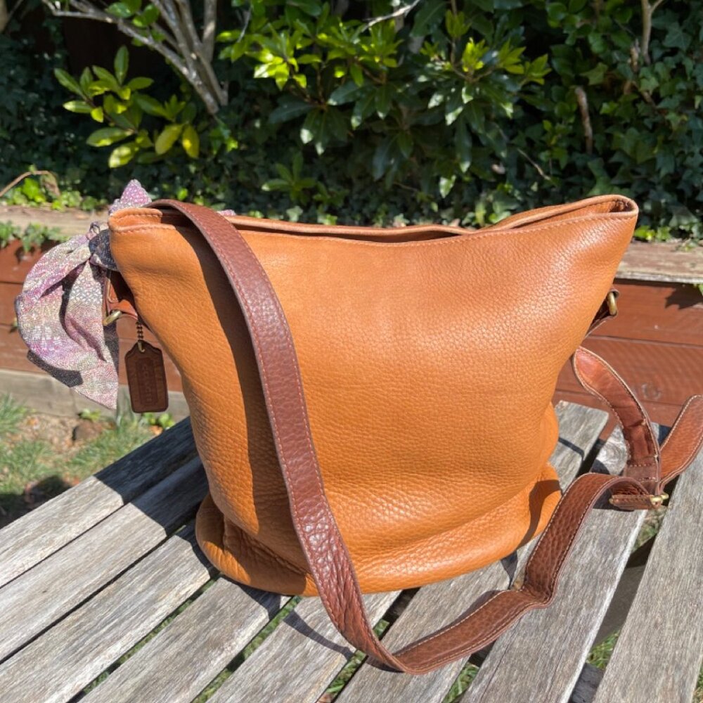 Auth Vintage Coach 4906 Medium Bucket Zip Natural Grain Leather Saddle Brown